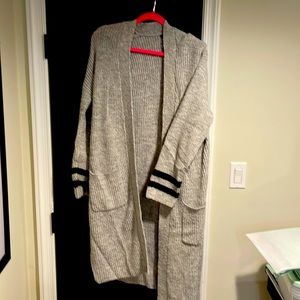 Grey Halogen duster with black varsity stripes XL